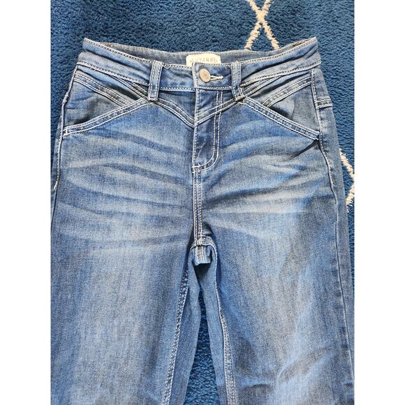 Shyanne Women's Wide Leg Light Wash Jeans-26W/34L Regular - Picture 2 of 6